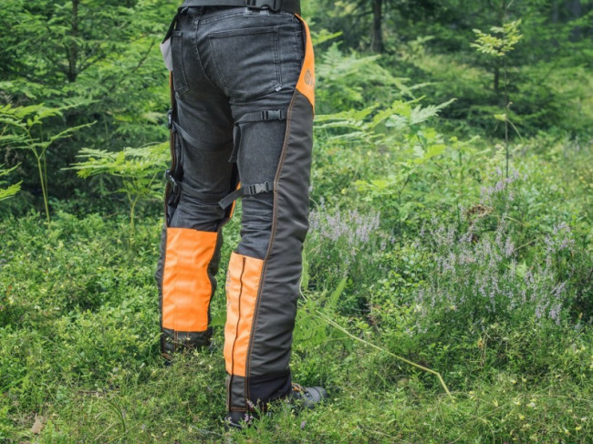 Штаны-чехол с защитой от порезов бензопилой Classic 20, модель А безразмерные Husqvarna 5950016-01