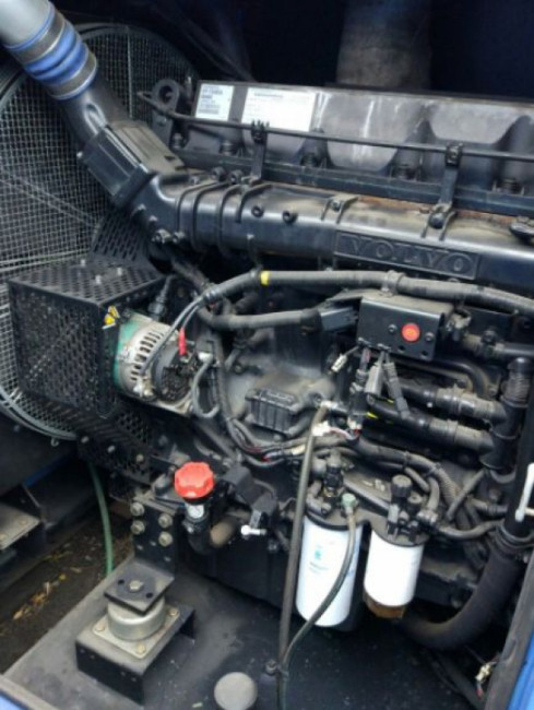 БУ дизельный генератор SDMO V410C2 в кожухе БУ дизельный генератор SDMO V410C2 в кожухе