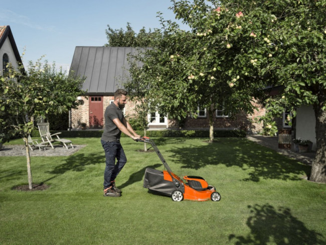 HUSQVARNA LC 247i Газонокосилка аккумуляторная 9679796-01