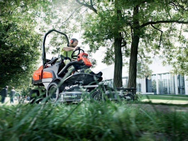 Райдер HUSQVARNA P525D без кабины 9679853-01 Райдер HUSQVARNA P525D без кабины 9679853-01