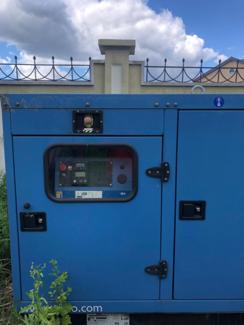 БУ дизельный генератор SDMO J 110