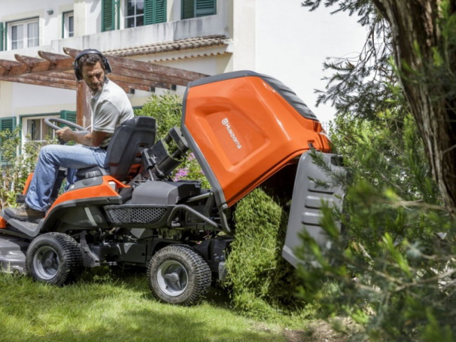 Райдер HUSQVARNA RC 320Ts AWD с травосборником 9676288-02 Райдер HUSQVARNA RC 320Ts AWD с травосборником 9676288-02