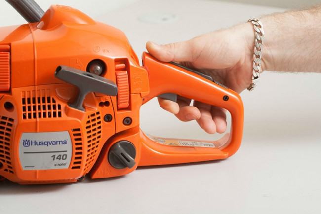 Бензопила HUSQVARNA 140 9667764-04 / 9677883-02