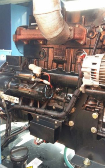 БУ дизельный генератор SDMO T33 в кожухе