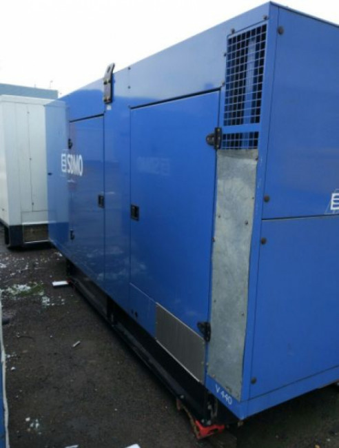 БУ дизельный генератор SDMO V440C2 в кожухе