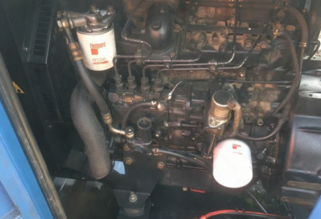 БУ дизельный генератор SDMO t44 в кожухе